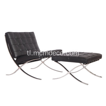 Black Leather Knoll Barcelona Chair na may Ottoman.